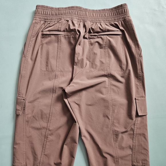 Athleta Chelsea Utility cargo joggers in Mineral Brown - Picture 9 of 10